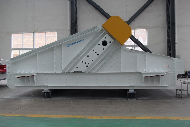 直線(xiàn)振動(dòng)篩的篩分效果不佳的原因及解決方法